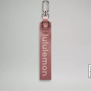 LULULEMON NEVER LOST KEYCHAIN.